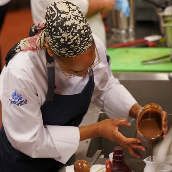 Meet your Posher, Natalie - Picture 1 of 5